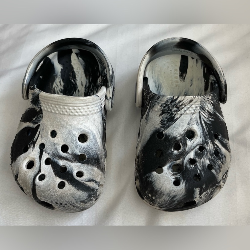 Crocs Classic Clogs Marbled Tie Dye Graphic Black & White Toddler Infant  C4